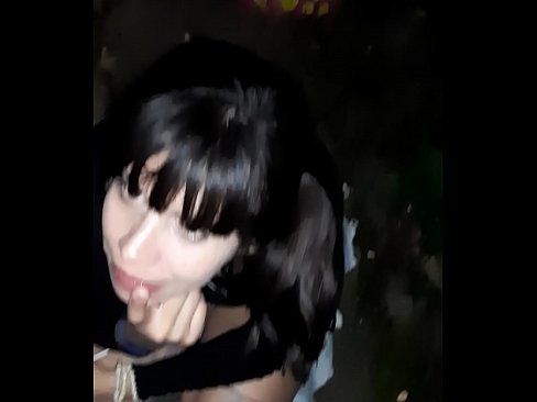 ❤️ Në rrugë penisi i fryrë në këmbim të karamele ️❌ Video anale tek ne ❤