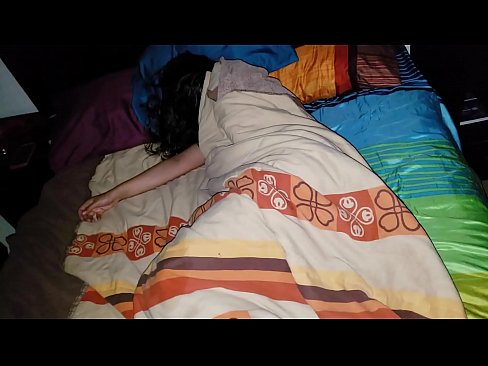 ❤️ Njërku qorton njerkën e tij të re ndërsa ajo fle. ️❌ Video anale tek ne ❤